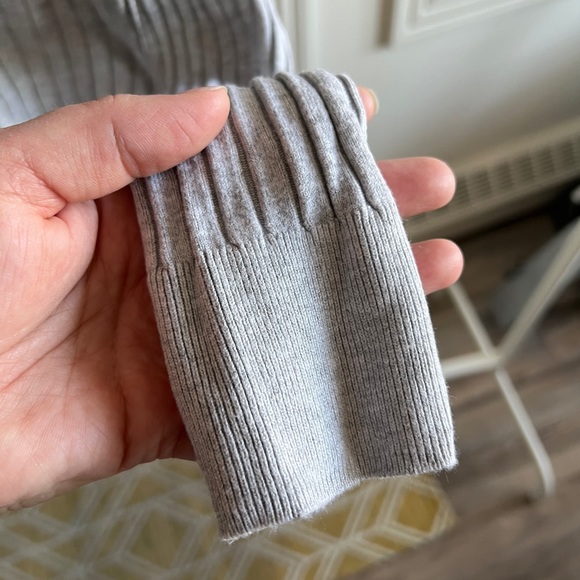 Ribbed, bodycon, lightweight scoopneck sweater - Picture 7 of 7